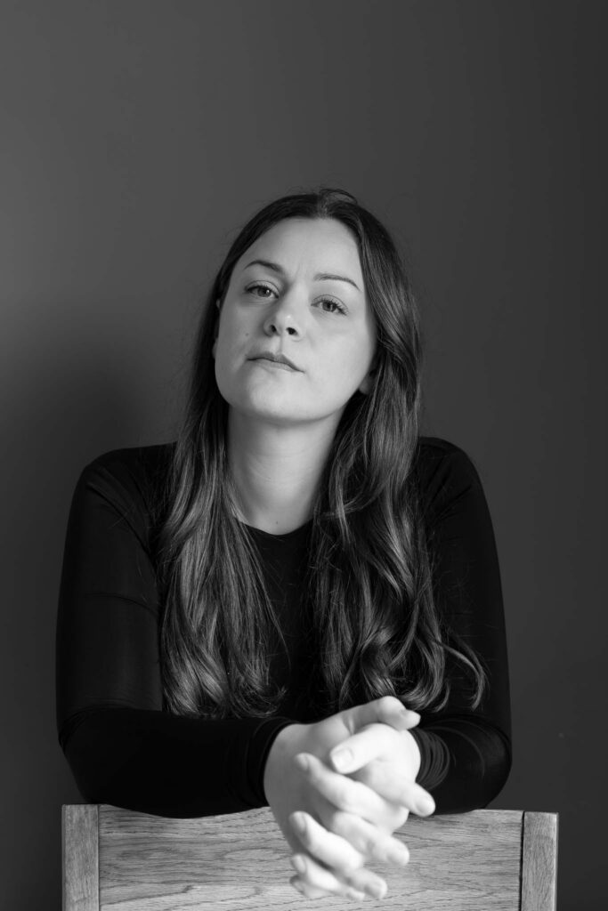 Portrait Femme en Noir & Blanc – Photographe Portraitiste à Évreux, Louviers & Gravigny.