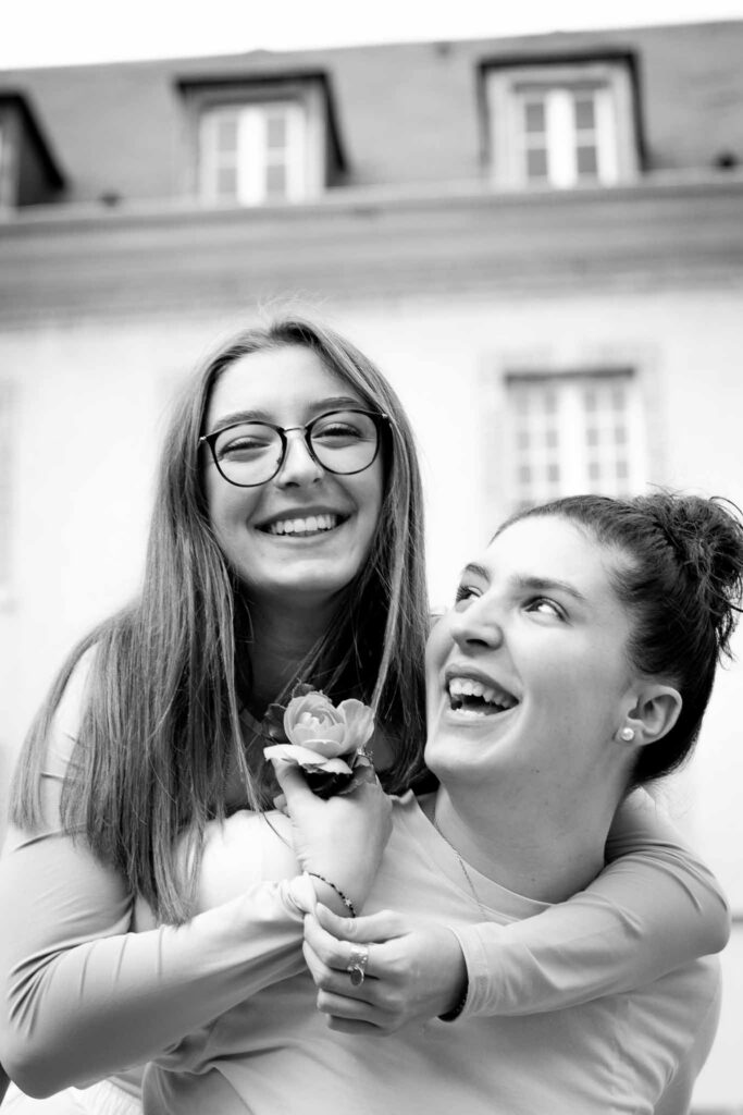 Portrait de famille — Les liens du cœur et la complicité en images de deux soeurs