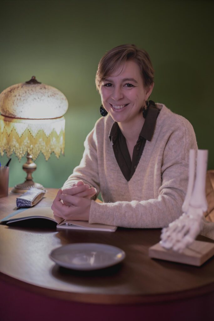 Portrait chaleureux d’une praticienne Reiki à Évreux