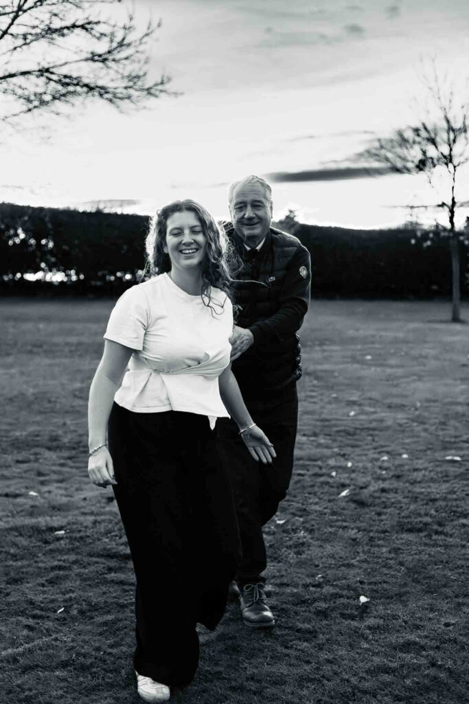 Shooting Père–Fille au coucher du soleil, moments spontanéité & rires